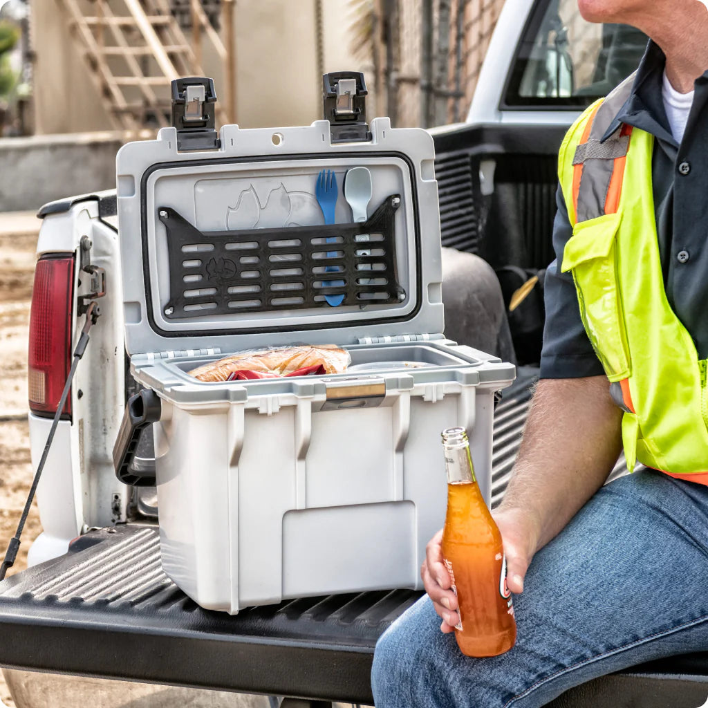 best-lunch-box-cooler-for-men.webp__PID:324c94b9-7bcf-4650-9273-71834a64eaf9