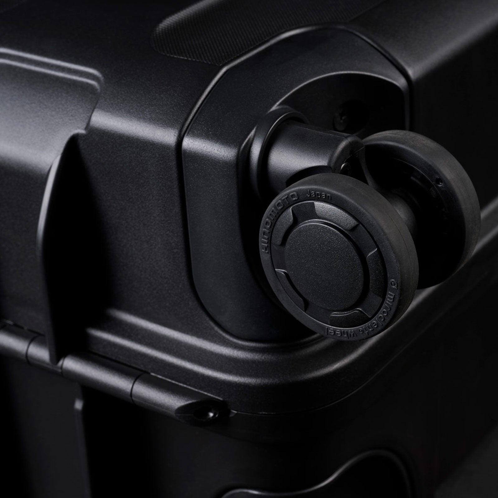 pelican luggage hinomoto wheels